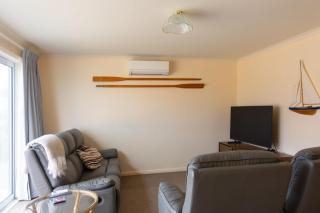 Foxton Beach Bach 5 Star Location 2 Min Walk To Beach New Furnishings BBQ - Foxton Beach - 3