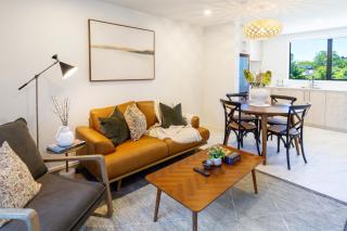 Elegant City Living, 2 King Beds, Central CHCH - 1