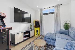 One Block to Beach 4BR Game Room and Parking - 9