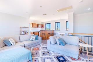 7 Steps to Beach Seaside Serenity 4BR with 2 Car Bays - 0