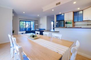 7 Steps to Beach Seaside Serenity 4BR with 2 Car Bays - 9