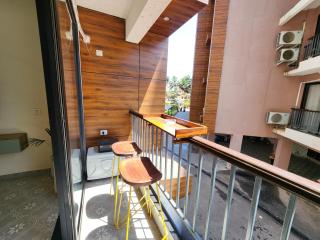 Urban Nomad Corner - 1BHK Near Candolim Beach with Pool, Kitchen, Parking & WiFi - 5