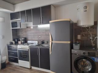 Amplio y luminoso monoambiente, totalmente equipado - 0