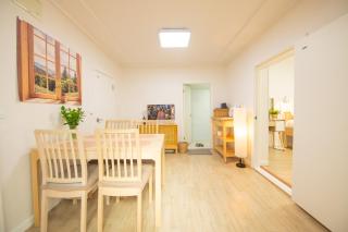 5 minutes walk from Itaewon Station # 2 Queen size beds # Emotional accommodation - 4