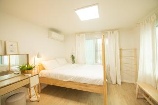 5 minutes walk from Itaewon Station # 2 Queen size beds # Emotional accommodation - 8