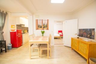 5 minutes walk from Itaewon Station # 2 Queen size beds # Emotional accommodation - 2