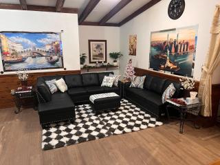 5 Min to Siesta Key Beach Spacious 2BR Getaway - 9