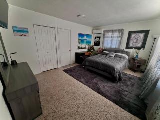 5 Min to Siesta Key Beach Spacious 2BR Getaway - 1