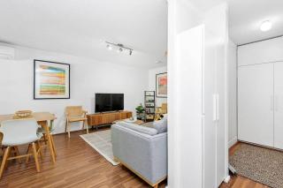 22 Heavenly Highgate 2 Bedrm & Parking-Walk to HBF - 3