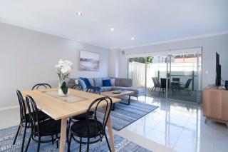 30 Modern & Quiet Retreat -Walk to Dining & Shops - 8