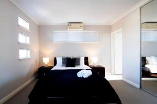 30 Modern & Quiet Retreat -Walk to Dining & Shops - 5