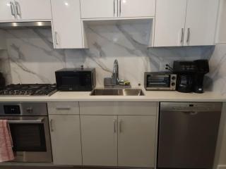 Vancouver Townhouse 2 Queen Beds Kitchen Street Parking - Perfect for Families - 6