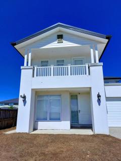 Luxurious 2 bedroom holiday home, Great savings 3 week stay minimum - 0