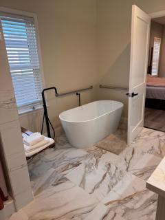 Modern 3BR Condo with 2-Car Garage - 5