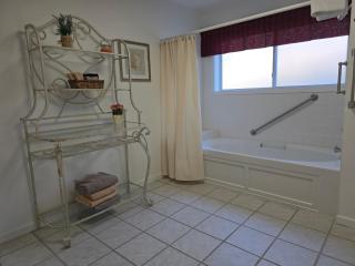 Mallard Cove - lakeside pet friendly - 1