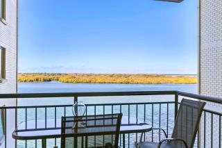 Maroochydore Riverfront Apartment - 0