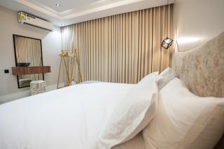 شقة فاخرة بتصميم أنيق ومميز - 9