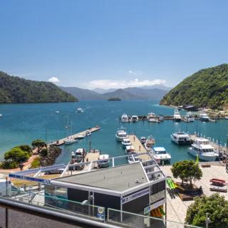 Waterfront Retreat on the foreshore of Queen Charlotte Sound - 9