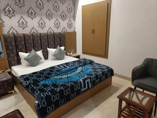 HOTEL UNIQUE KOMFORT - 3 mins walk from golden temple - 8