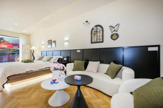 Baihong Riverview Drone Show Apartment-Hongya Cave - 5