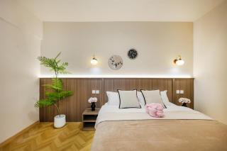 Baihong Riverview Drone Show Apartment-Hongya Cave - 1