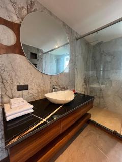 Ultra Luxury 4 BHK Apartment 1 km to DLF Golf - 6