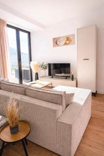 Moderný apartmán so súkromnou terasou v centre Banskej Bystrice - 0