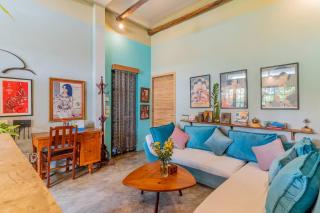 Sarai Room a Cozy Urban Hideaway with Green Balcony - 4