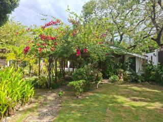 The English Filipina Secret Garden Resort - 6