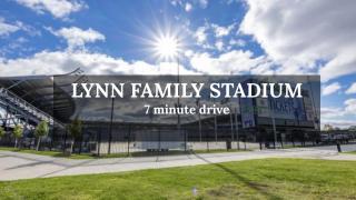 Stylish City Condo Near Top Restos & Nightlife - 2