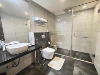 POP 84200K M K Elegance Inn - 1