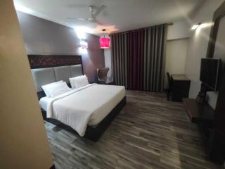 POP 84200K M K Elegance Inn - 0