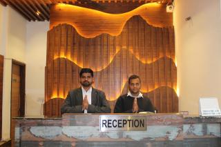 Hotel Lake View - Near Sukhna Lake - 8