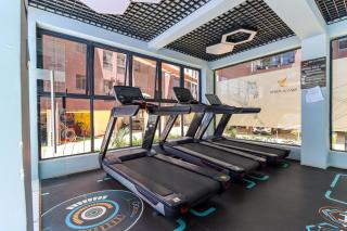 stunning one bedroom apartment with ample parking space heated swimming pool fully equipped gym and amazing city views - 7