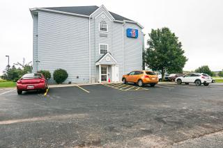 Motel 6-Sycamore, IL - 7