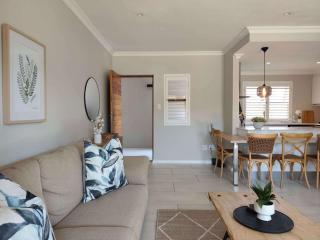 The Whale Tale - 2BD Pool & 800m to Solar Beach - 1