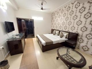Skylark Hotel by Gabrian Hotels - 4
