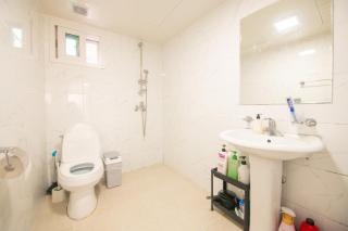 Seoul Itaewon Station 2minute walk # 2 queen size beds # a romantic hotel - 3