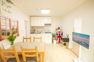 Seoul Itaewon Station 2minute walk # 2 queen size beds # a romantic hotel - 1