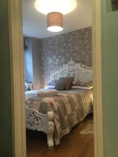 Georgian city apartment at Thomas Street double bedroom and two single trundle beds - Bath - 1