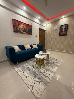 The Golden Hour Home - stylish 1BHK W-Balcony - 4