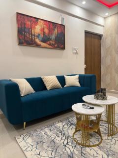 The Golden Hour Home - stylish 1BHK W-Balcony - 2