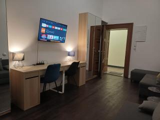 Piotrkowska 77 4 separete Bedrooms 4 osobne pokoje z osobna łazienką i kuchnią na korytarzu - 3