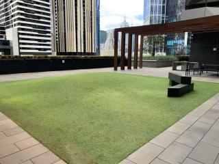 Brand -Melbourbe CBD Apt w skyline view - 3