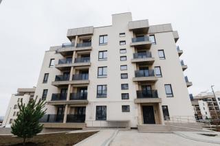 Luxury Airport Studio with Balcony Cozy & Modern - 5