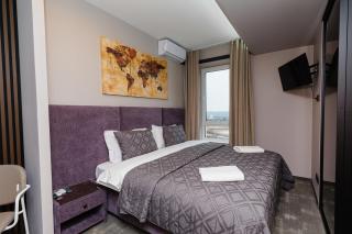Luxury Airport Studio with Balcony Cozy & Modern - 3