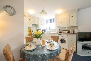 1 Ogilvie Lodge - A seafront apartment in Thorpeness - Close to Thorpeness Country Club - Managed by Aldeburgh Coastal Cottages - 6