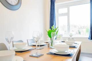 Chestnut Walk - 3 Bedrooms - 7