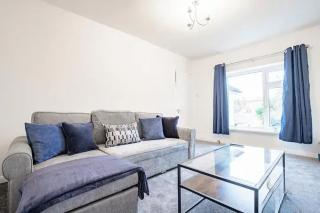 Chestnut Walk - 3 Bedrooms - 5