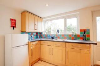 Chestnut Walk - 3 Bedrooms - 2